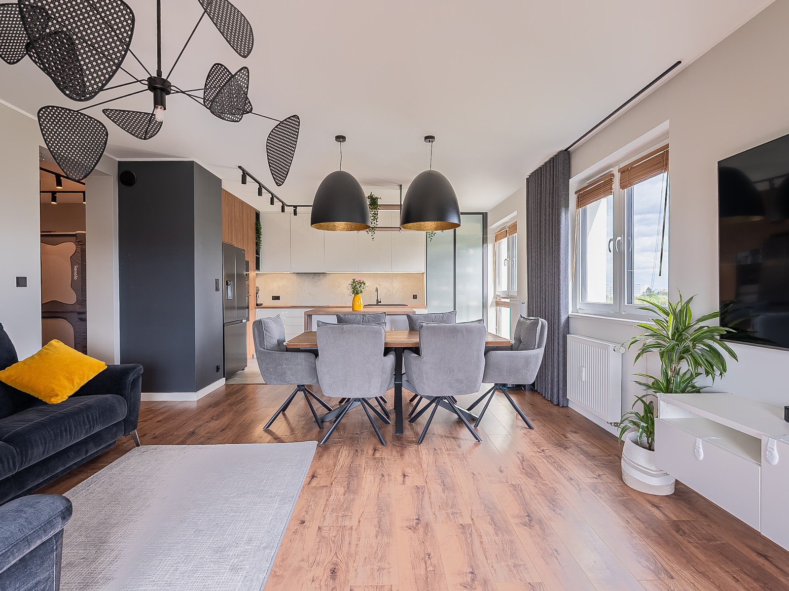 Salon i jadalnia — realizacja Zero Pośredników, Poznań Jeżyce
