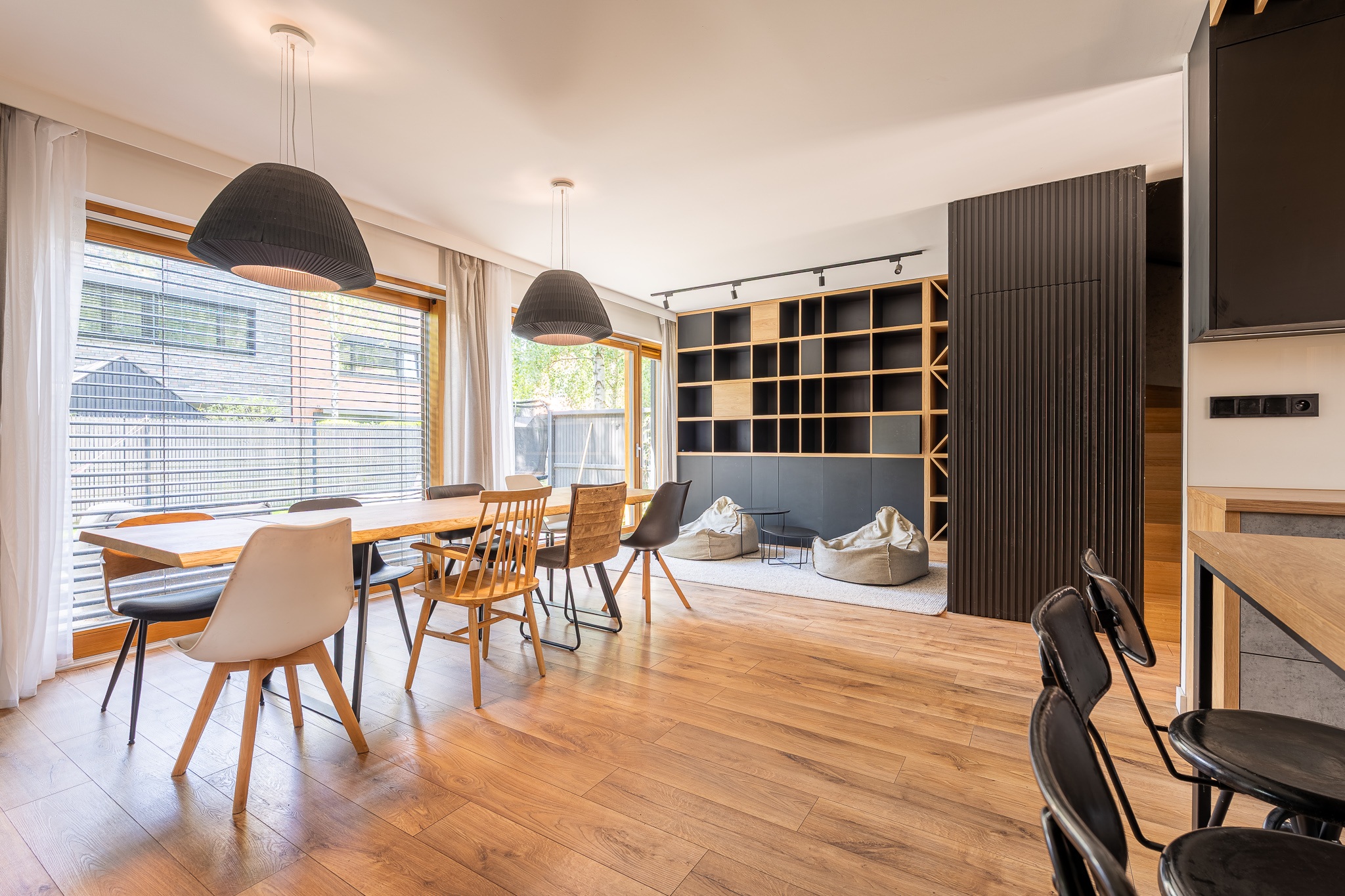 Salon z jadalnią po profesjonalnym przygotowaniu