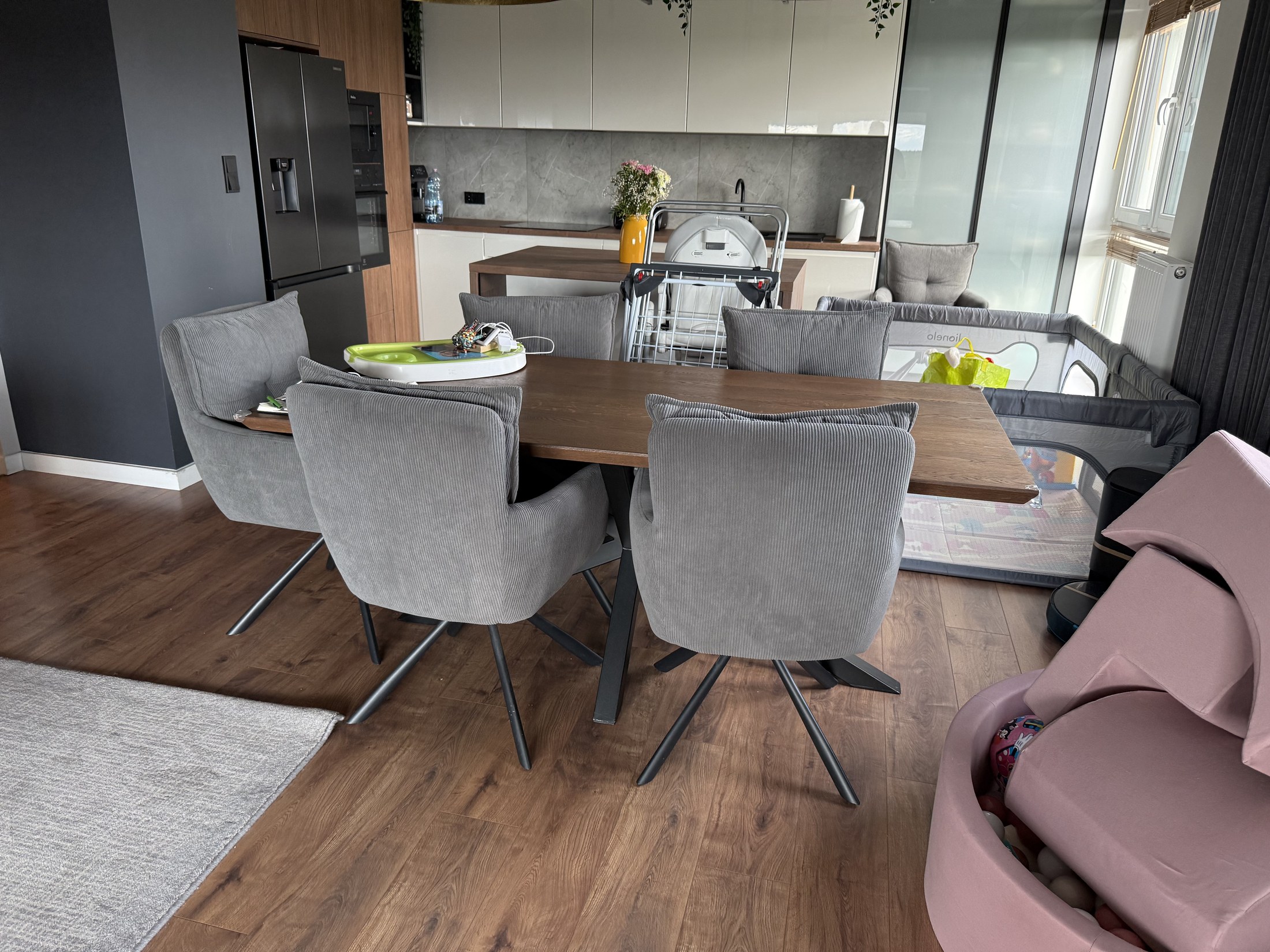 Salon — Mieszkanie 2 – przed